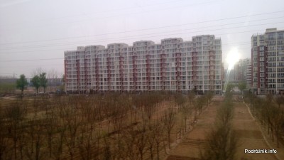 Chiny - Pekin - Airport Express - widok z okna - blokowisko - kwiecień 2013