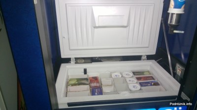 Chiny - Pekin - automat do lodów - otwarta klapa od zamrażarki - kwiecień 2013