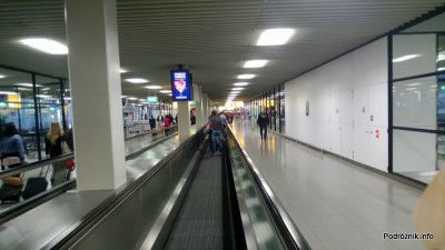 Holandia - Lotnisko w Amsterdamie - Amsterdam Airport Schiphol - ruchomy chodnik - kwiecień 2013