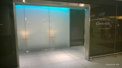 Wielka Brytania - Londyn - Lotnisko Gatwick - wejście do wydzielonej strefy kontroli bezpieczeństwa