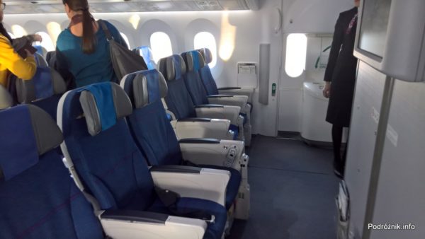 Polskie Linie Lotnicze LOT – Boeing 787 Dreamliner (SP-LRB) – klasa ekonomiczna - miejsca przy wyjściu ewakuacyjnym - marzec 2017